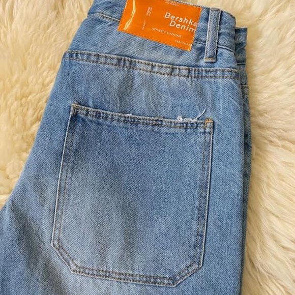 NWT BERSHKA DENIM Women 90s Straight Baggy Fit Jeans in Light Blue Waist 29" - Picture 6 of 10